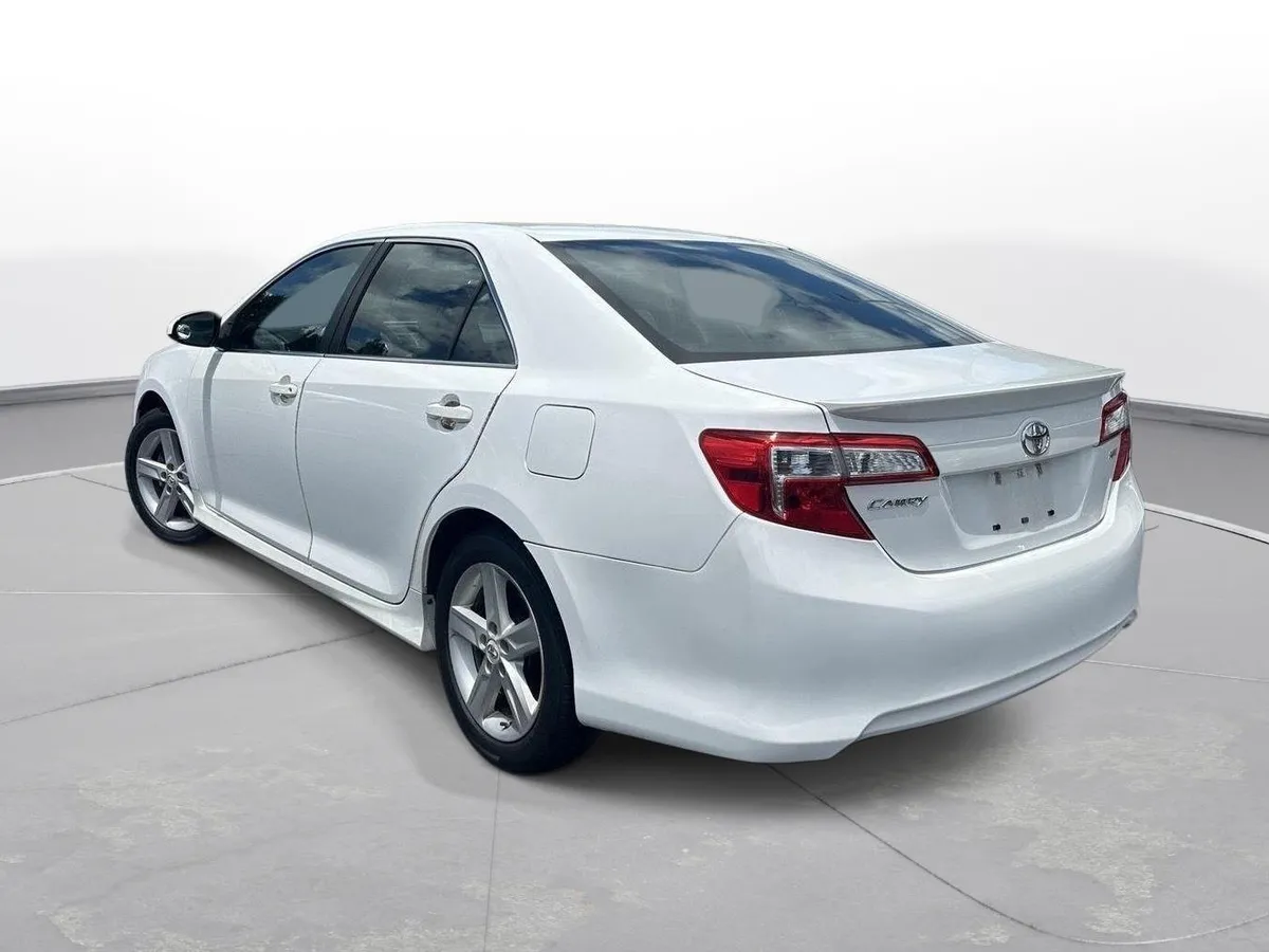 2013 Toyota Camry SE thumbnail 8