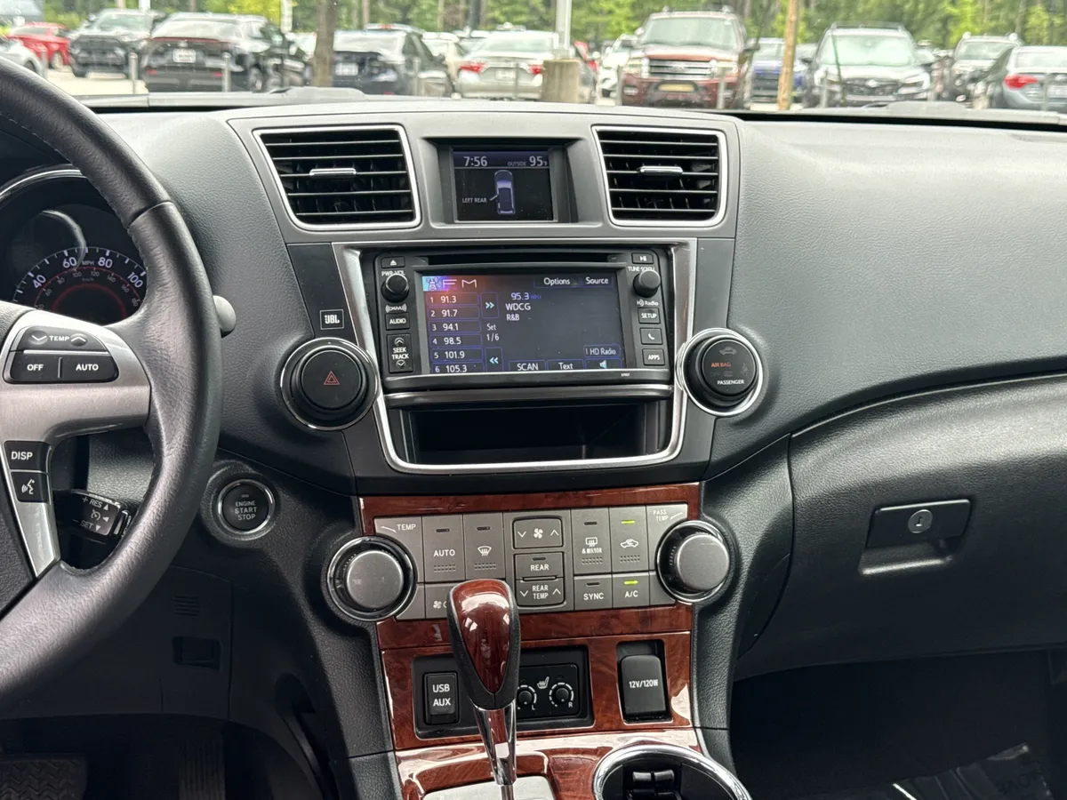 2013 Toyota Highlander Limited thumbnail 10