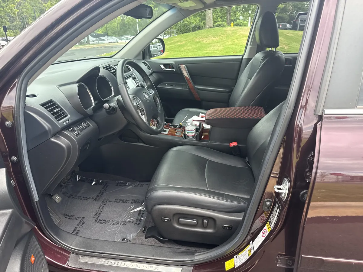 2013 Toyota Highlander Limited thumbnail 16