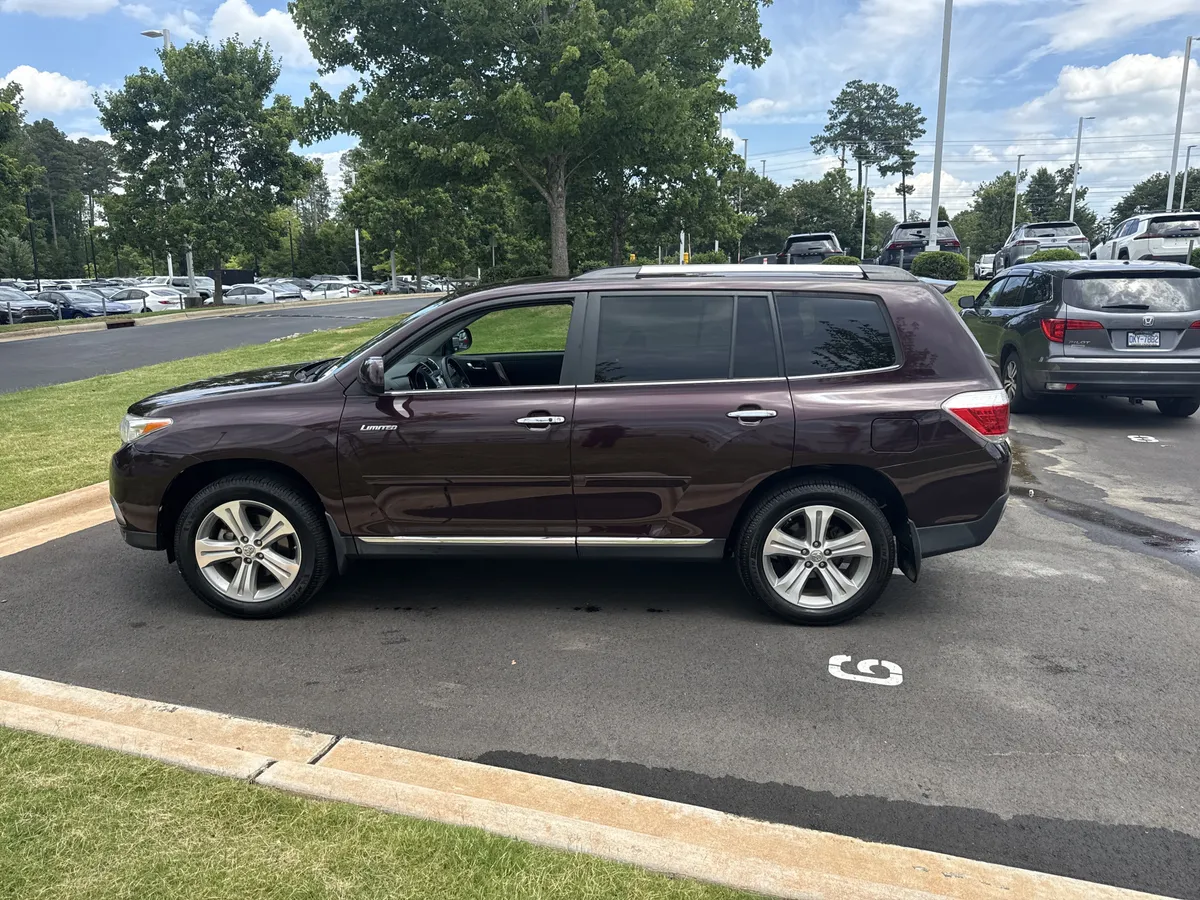 2013 Toyota Highlander Limited thumbnail 9