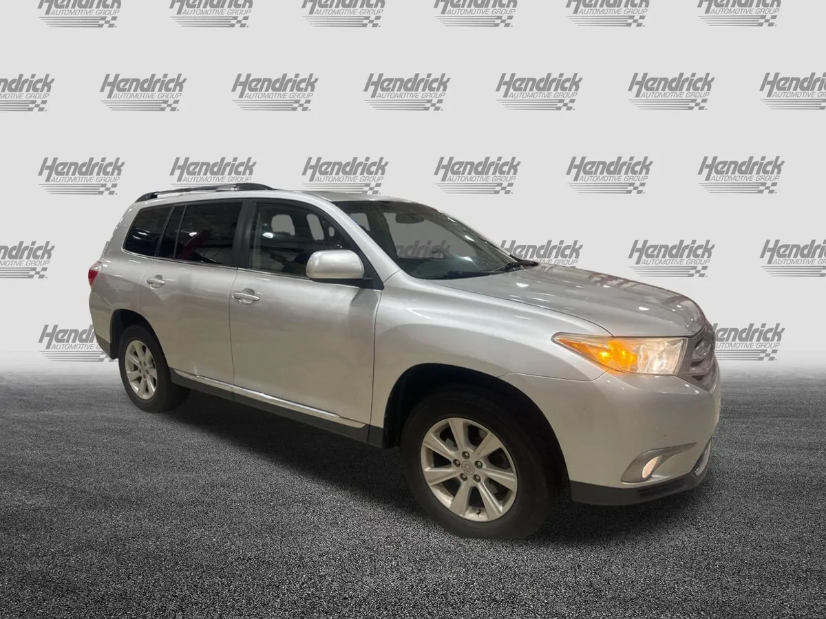 2013 Toyota Highlander SE thumbnail 2