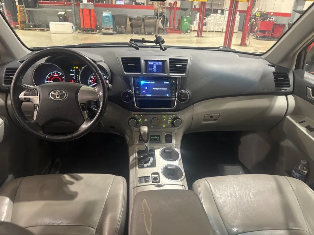 2013 Toyota Highlander SE thumbnail 9
