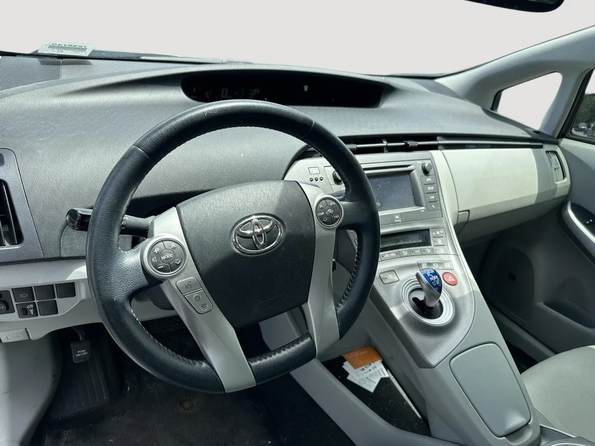 2013 Toyota Prius Five thumbnail 10