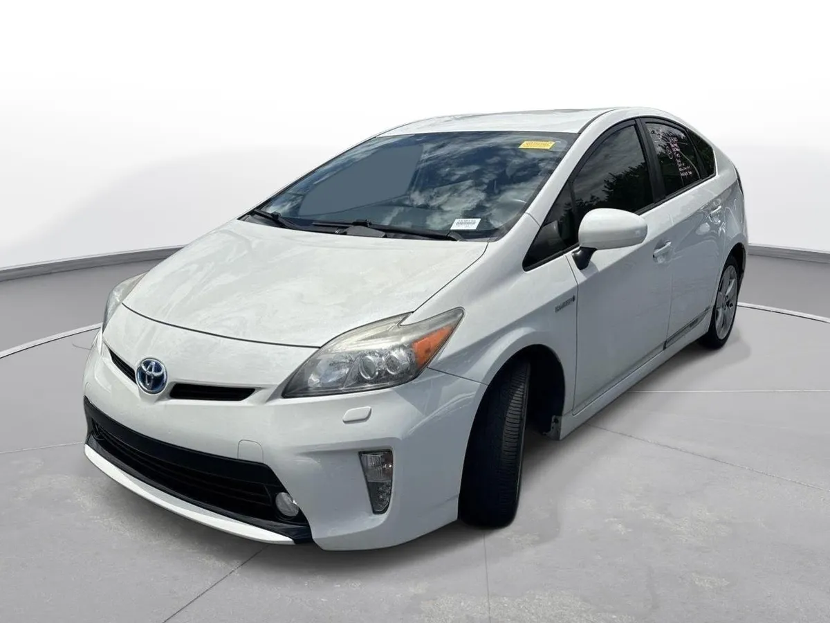 2013 Toyota Prius Five thumbnail 2