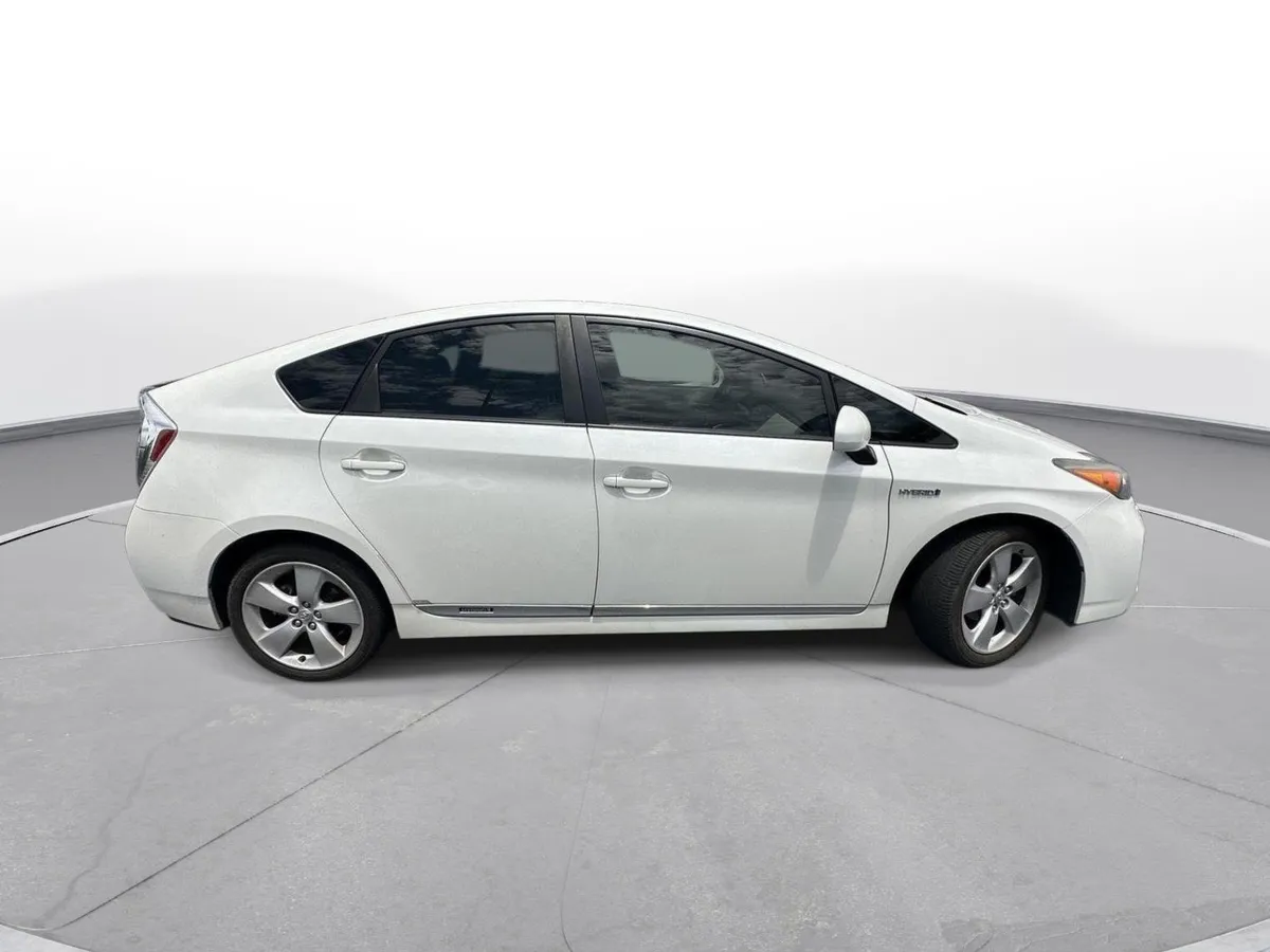 2013 Toyota Prius Five thumbnail 5