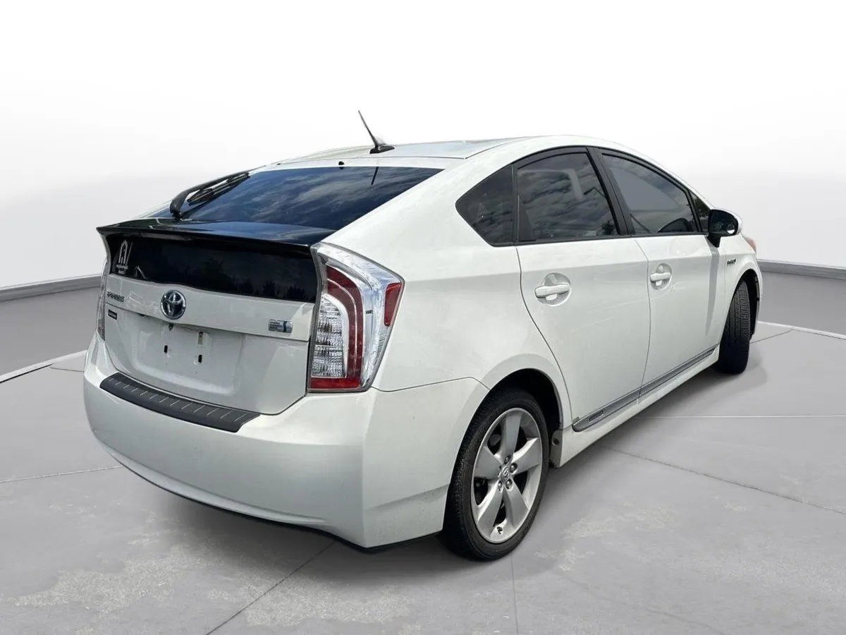 2013 Toyota Prius Five thumbnail 6