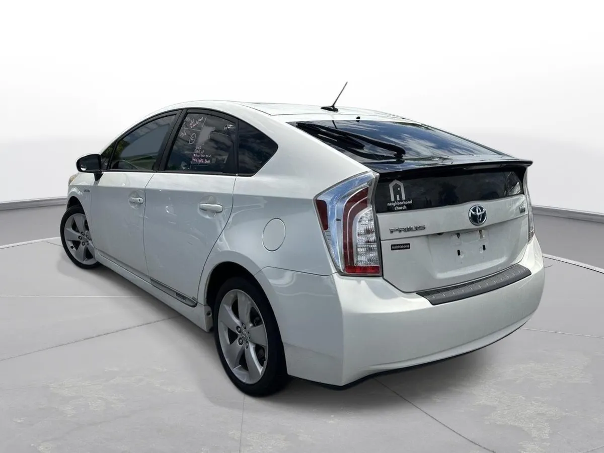 2013 Toyota Prius Five thumbnail 8