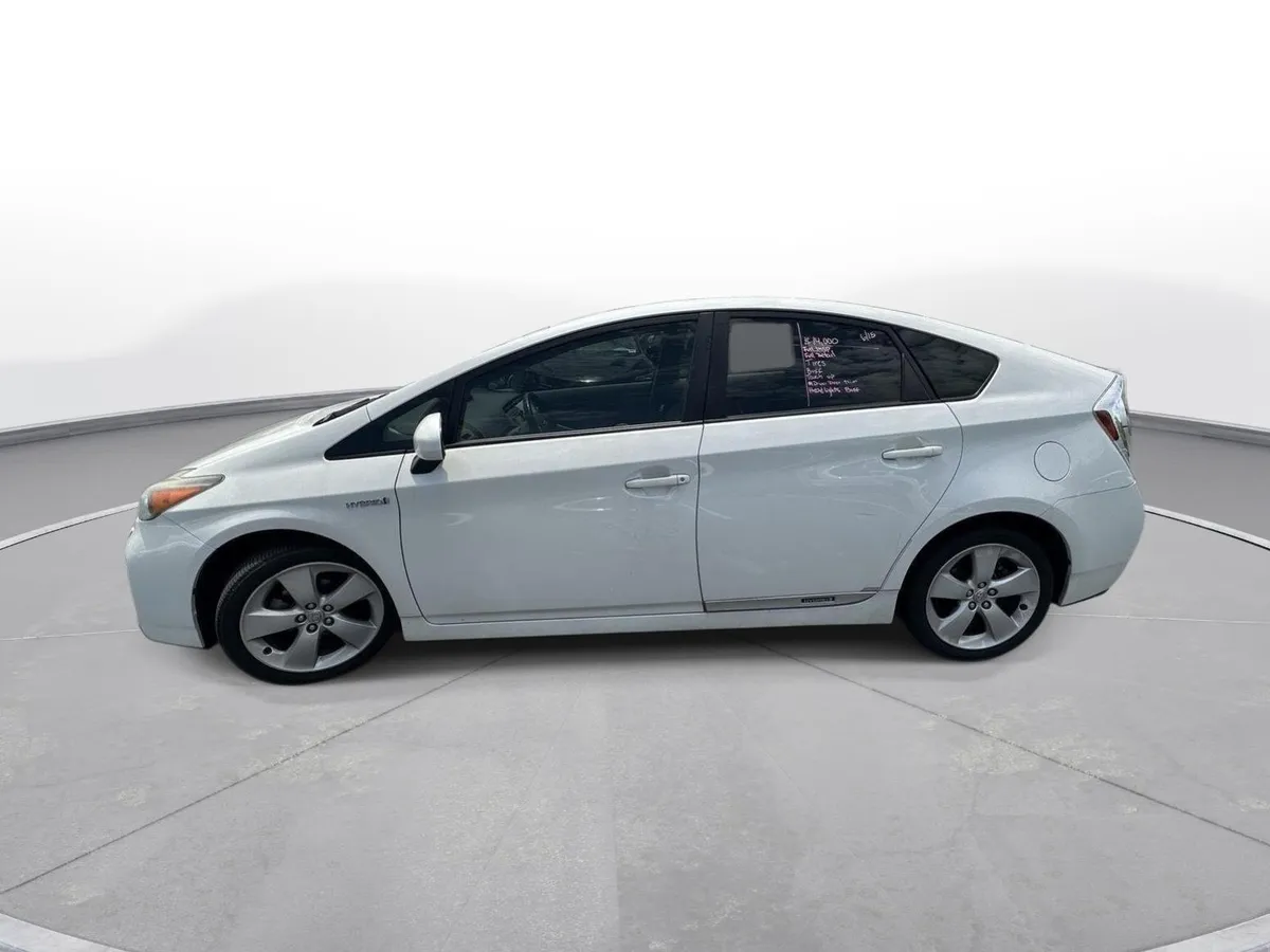 2013 Toyota Prius Five thumbnail 9