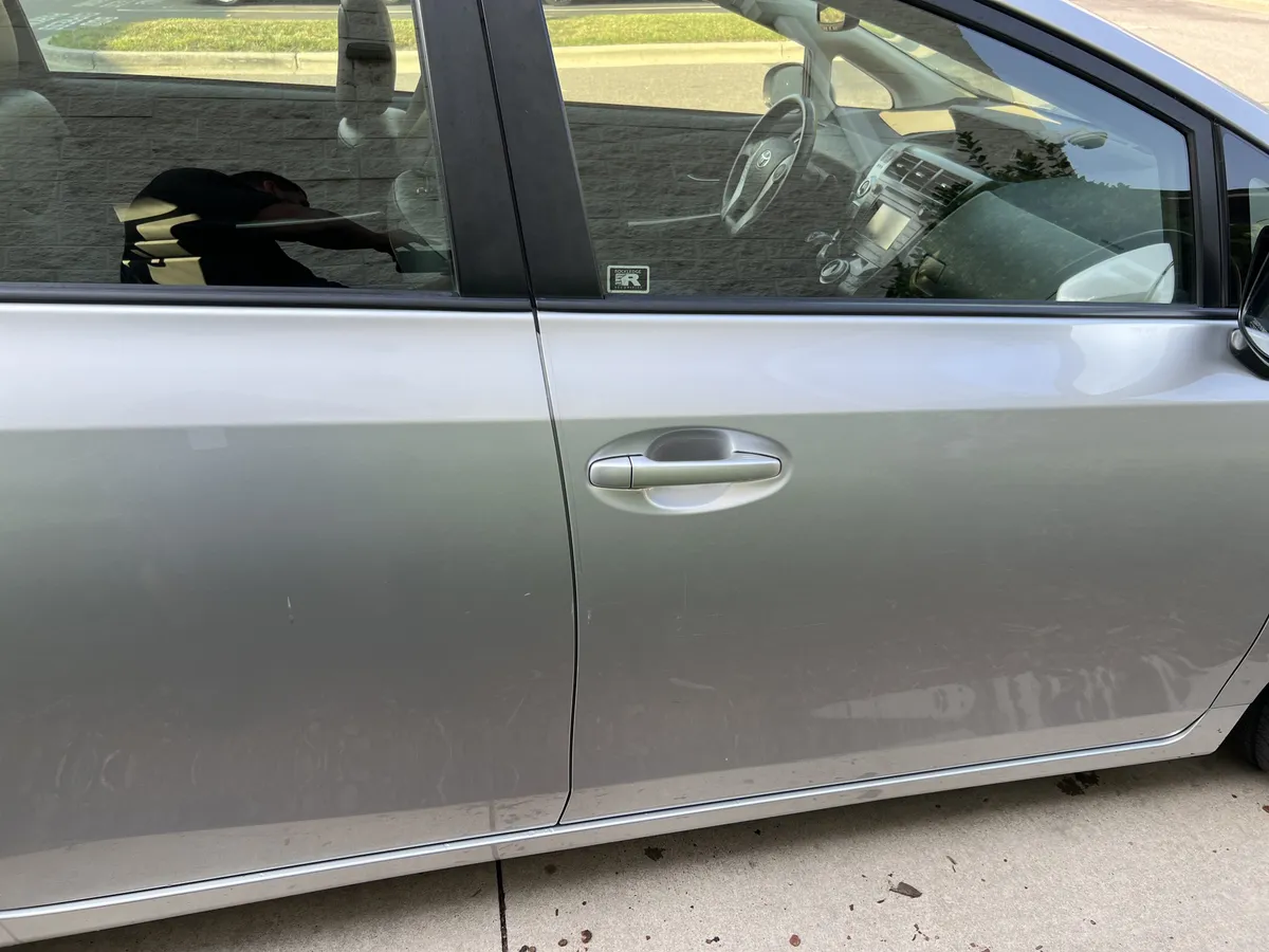 2013 Toyota Prius v Five thumbnail 11