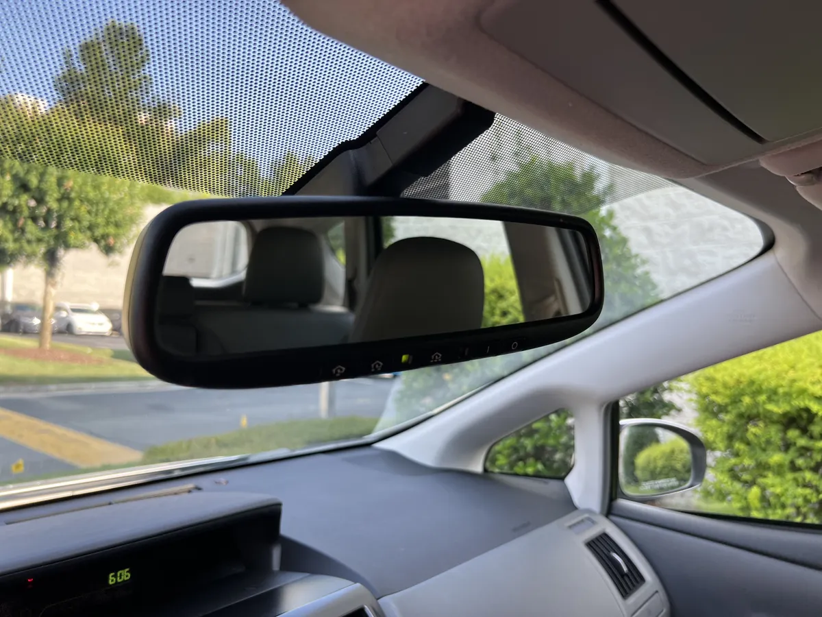 2013 Toyota Prius v Five thumbnail 12