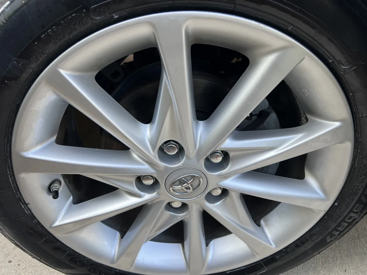 2013 Toyota Prius v Five thumbnail 13