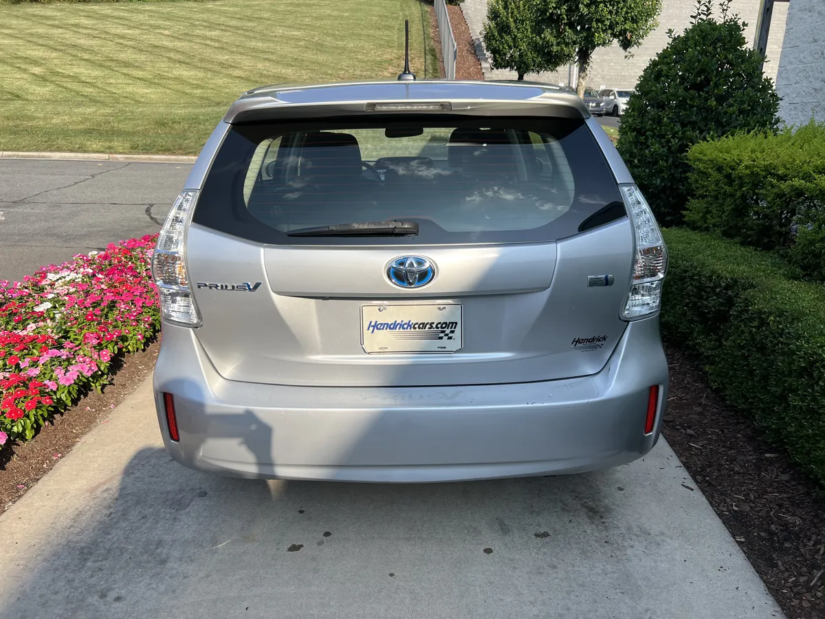 2013 Toyota Prius v Five thumbnail 8