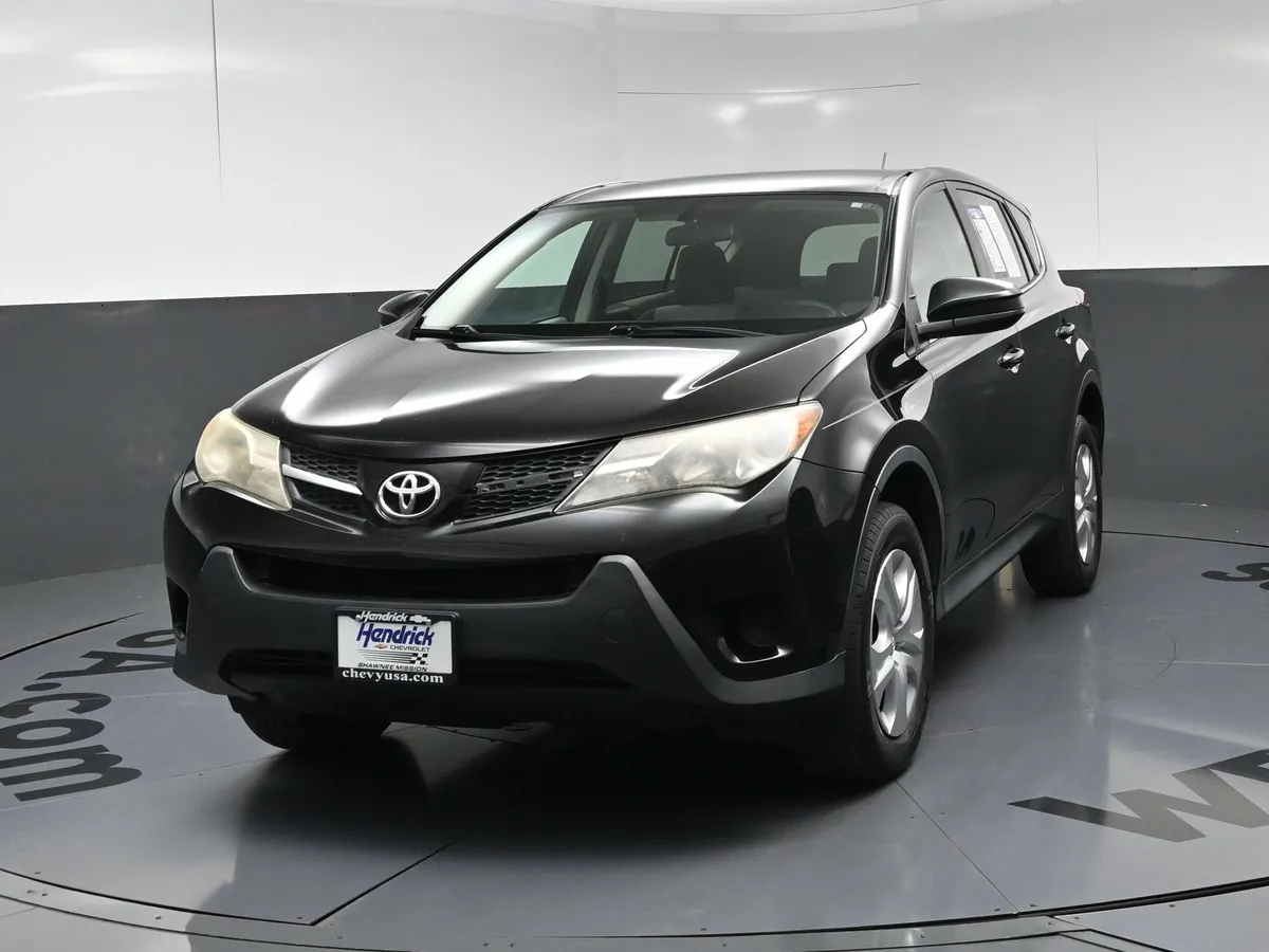 2013 Toyota RAV4 LE thumbnail 10