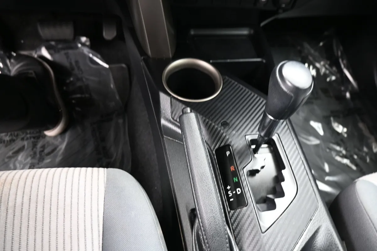 2013 Toyota RAV4 LE thumbnail 13