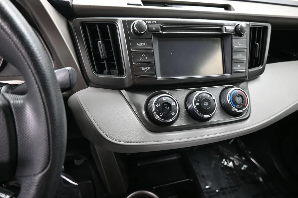 2013 Toyota RAV4 LE thumbnail 14