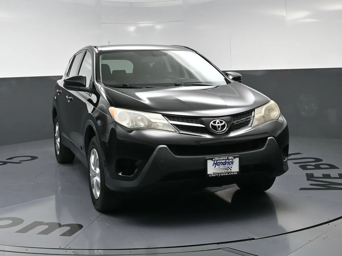 2013 Toyota RAV4 LE thumbnail 2