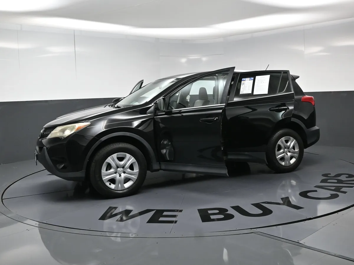 2013 Toyota RAV4 LE thumbnail 20