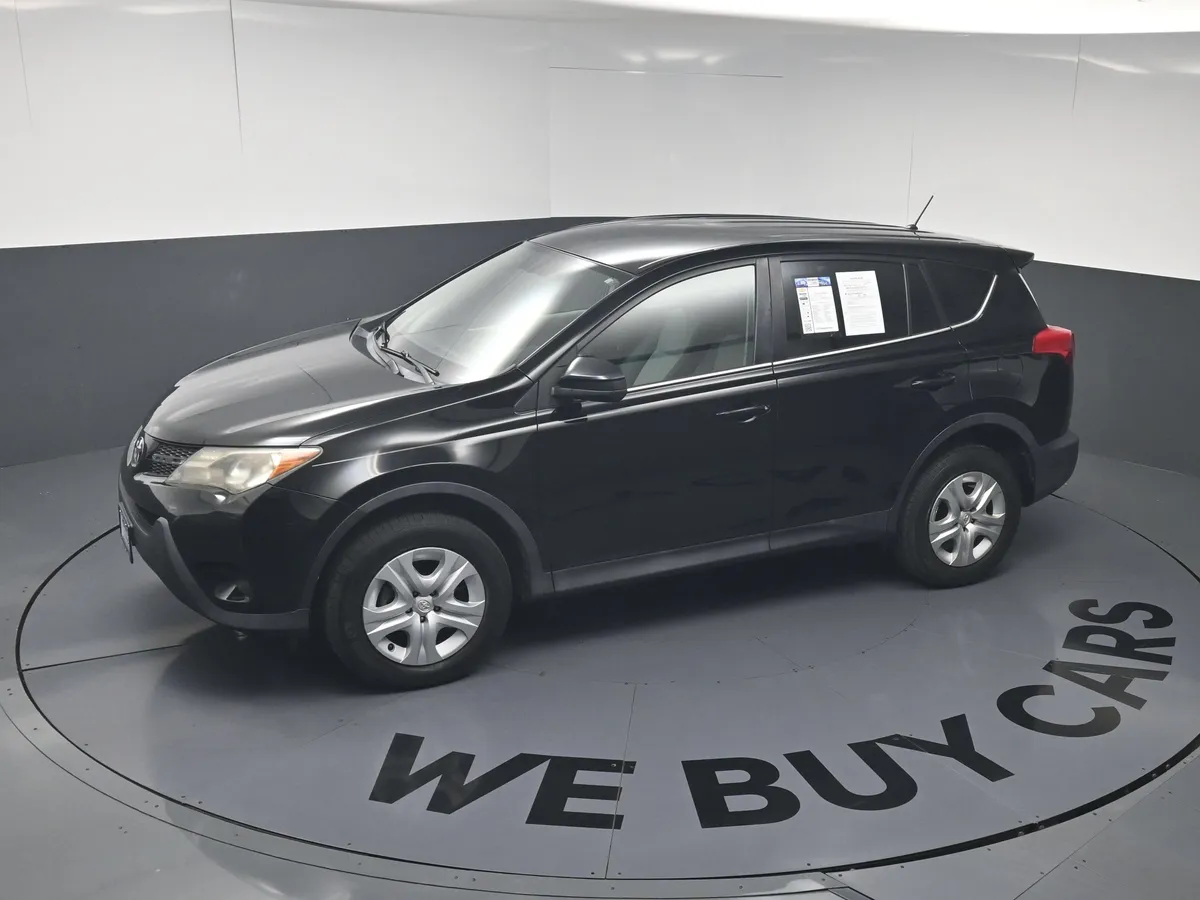 2013 Toyota RAV4 LE thumbnail 28
