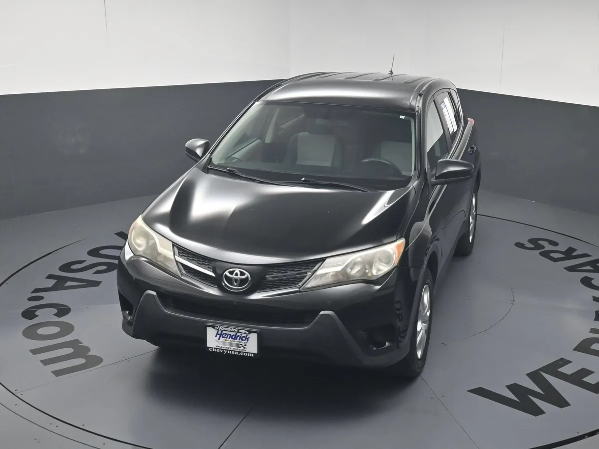 2013 Toyota RAV4 LE thumbnail 29