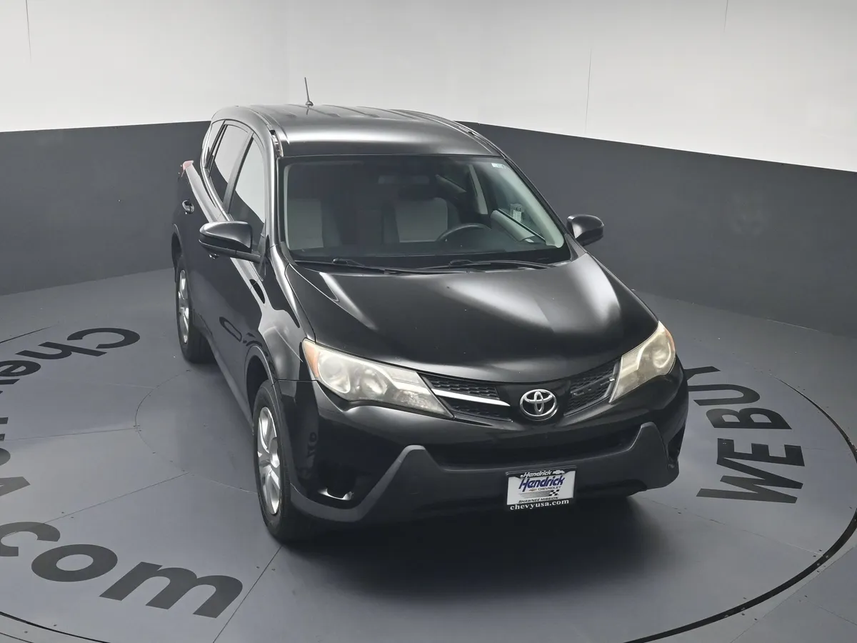 2013 Toyota RAV4 LE thumbnail 30