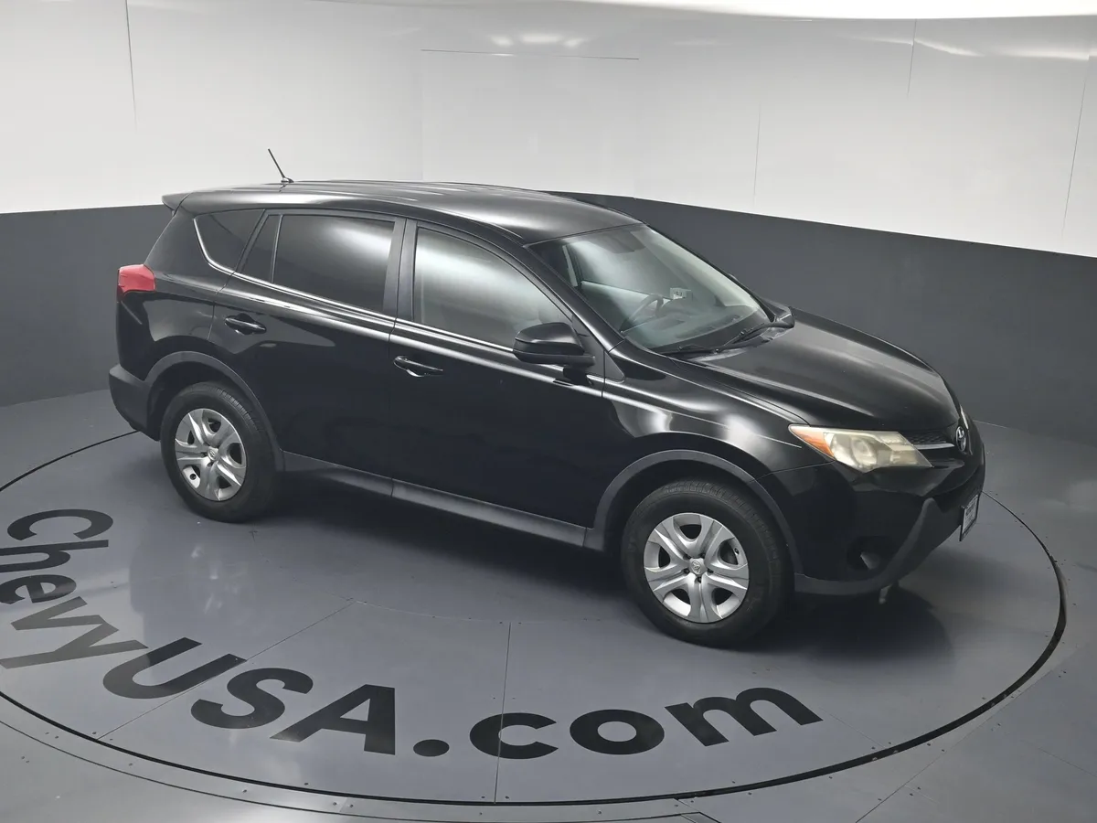 2013 Toyota RAV4 LE thumbnail 31