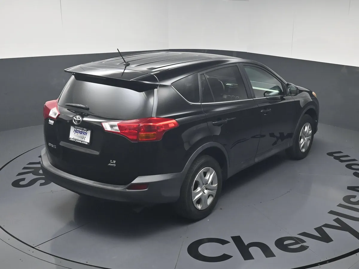 2013 Toyota RAV4 LE thumbnail 33