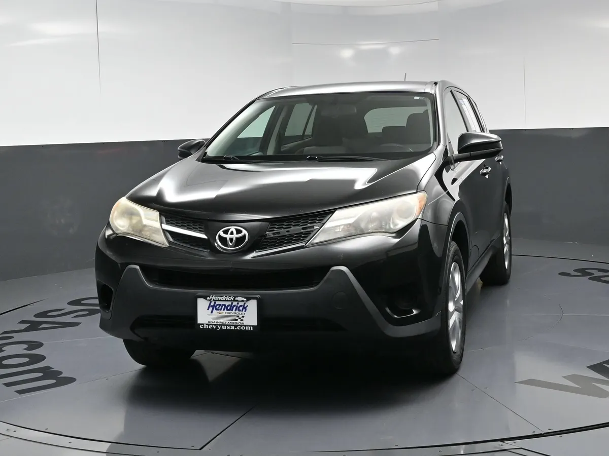 2013 Toyota RAV4 LE thumbnail 4