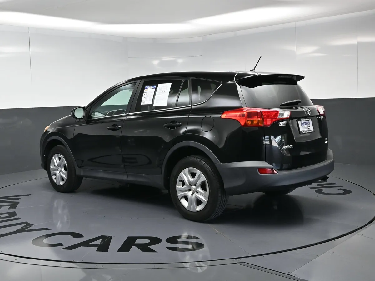 2013 Toyota RAV4 LE thumbnail 6