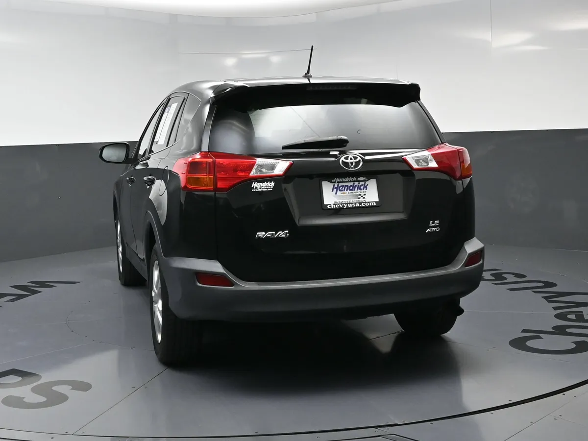 2013 Toyota RAV4 LE thumbnail 7