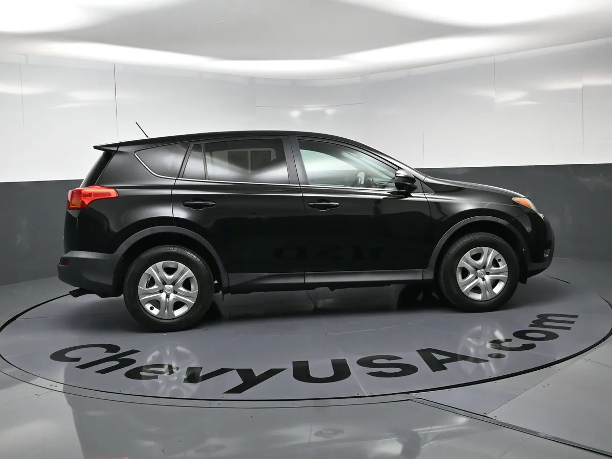 2013 Toyota RAV4 LE thumbnail 9