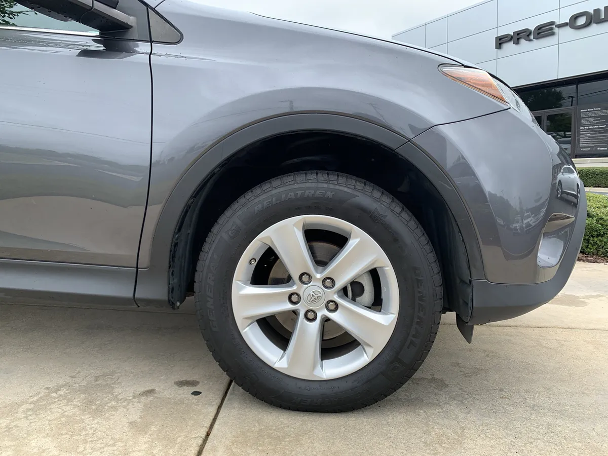 2013 Toyota RAV4 XLE thumbnail 12