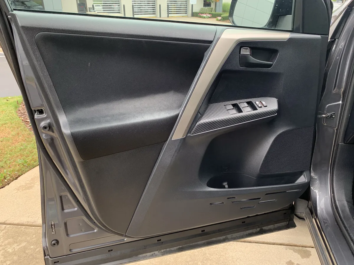 2013 Toyota RAV4 XLE thumbnail 13