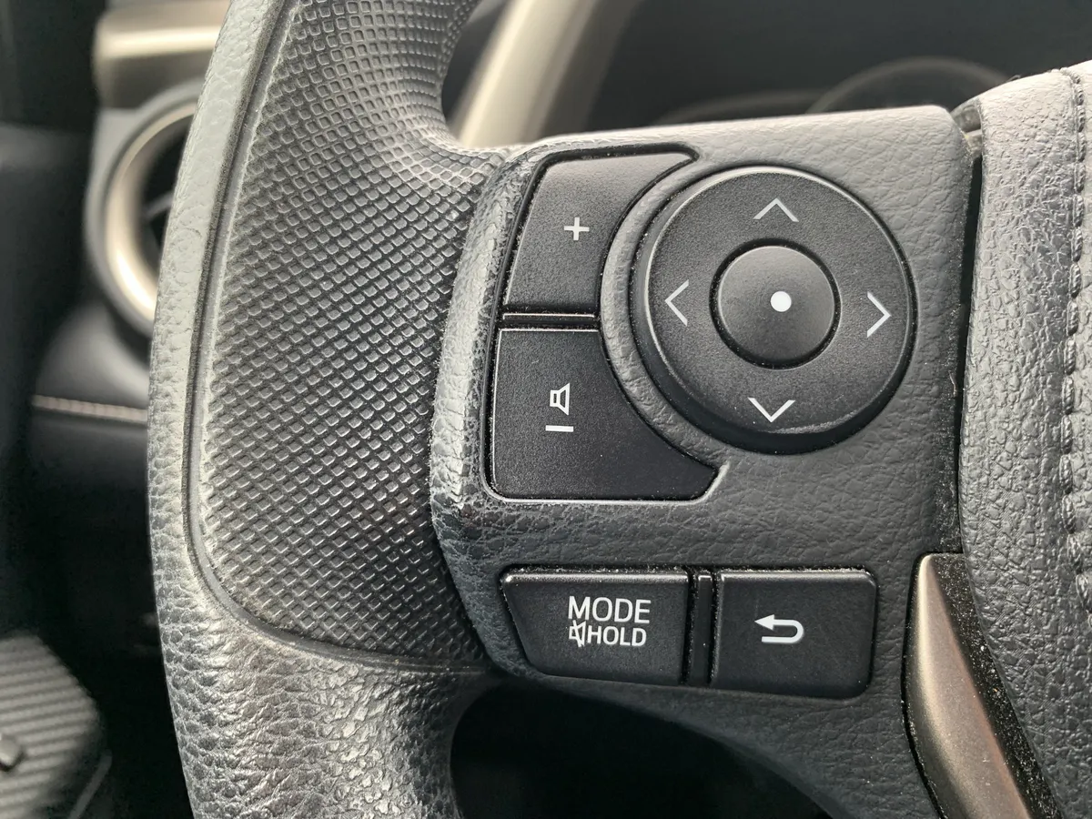 2013 Toyota RAV4 XLE thumbnail 18
