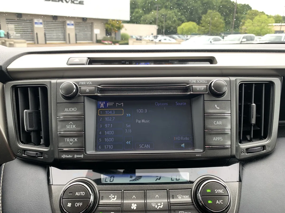 2013 Toyota RAV4 XLE thumbnail 22