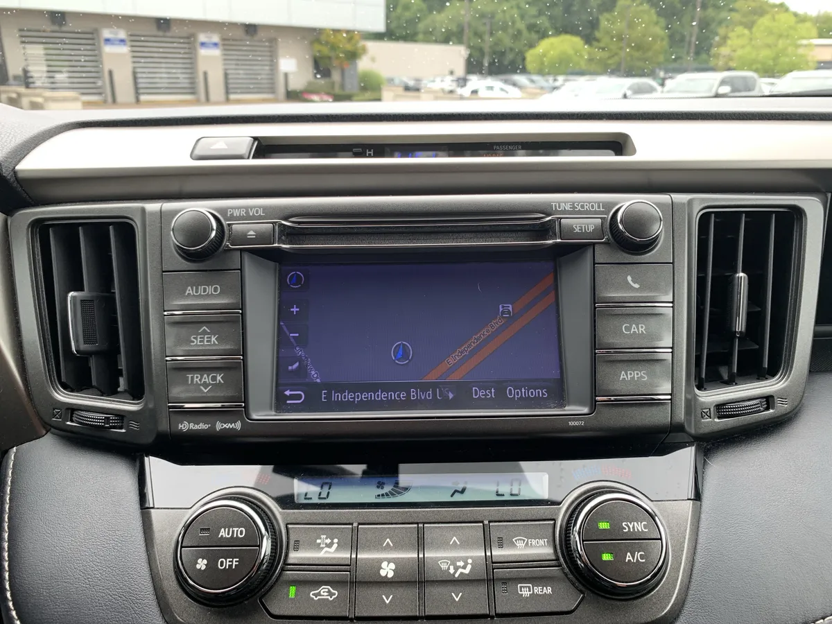 2013 Toyota RAV4 XLE thumbnail 23