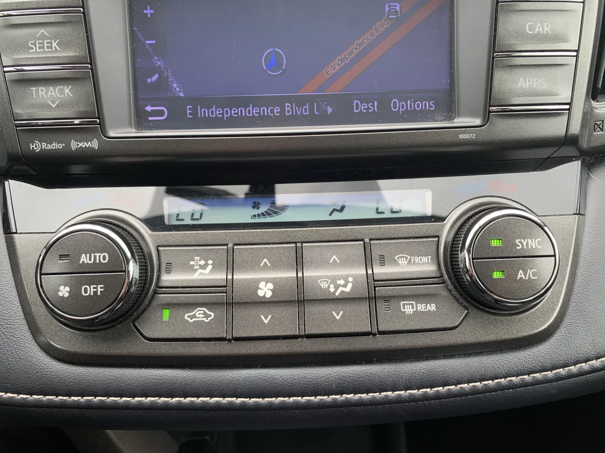 2013 Toyota RAV4 XLE thumbnail 28