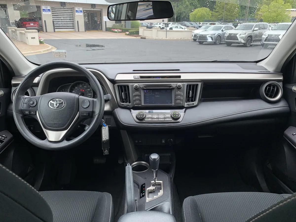 2013 Toyota RAV4 XLE thumbnail 29