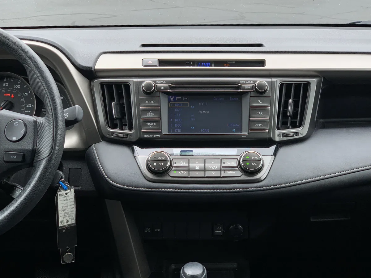 2013 Toyota RAV4 XLE thumbnail 30