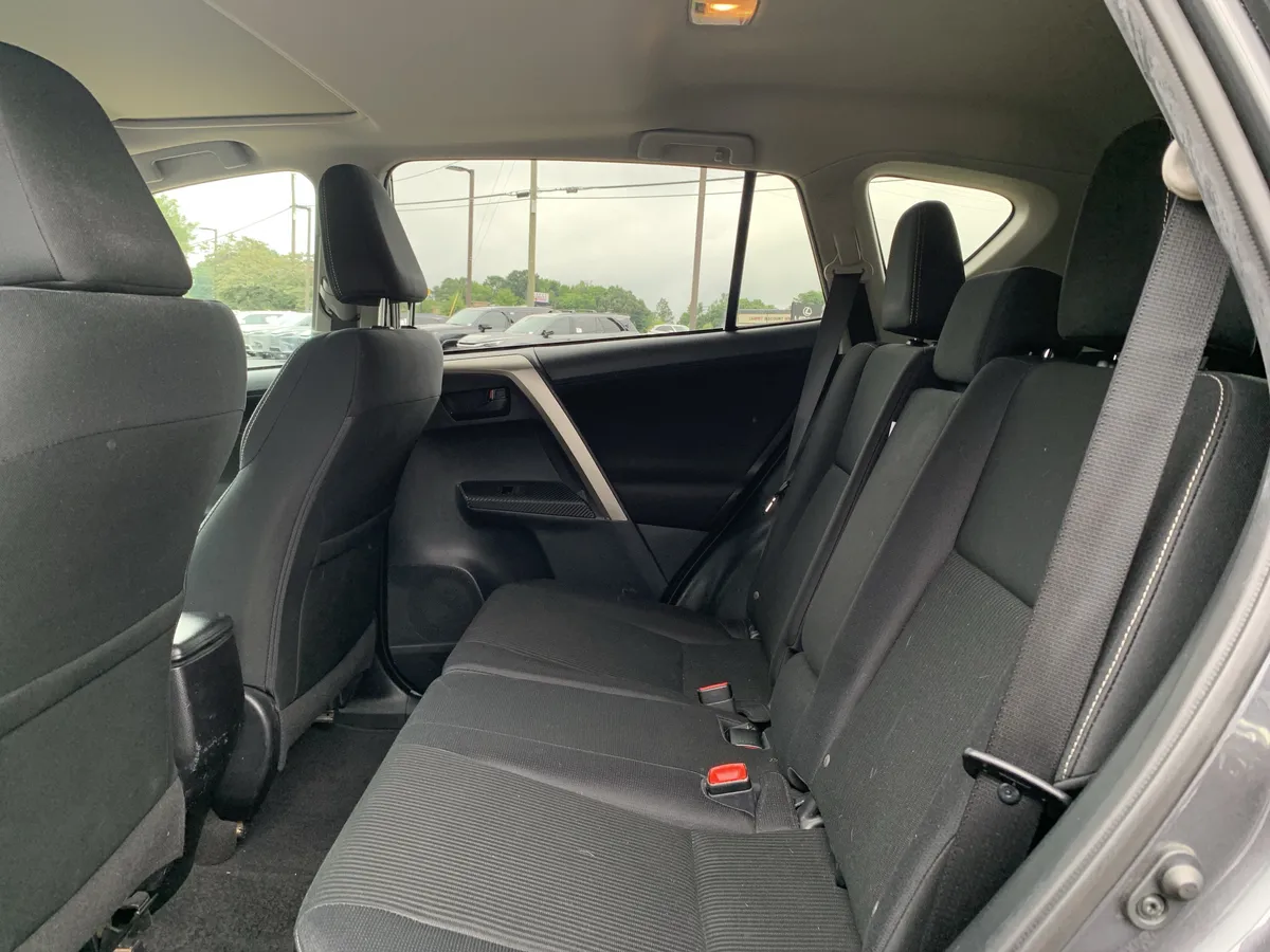2013 Toyota RAV4 XLE thumbnail 31