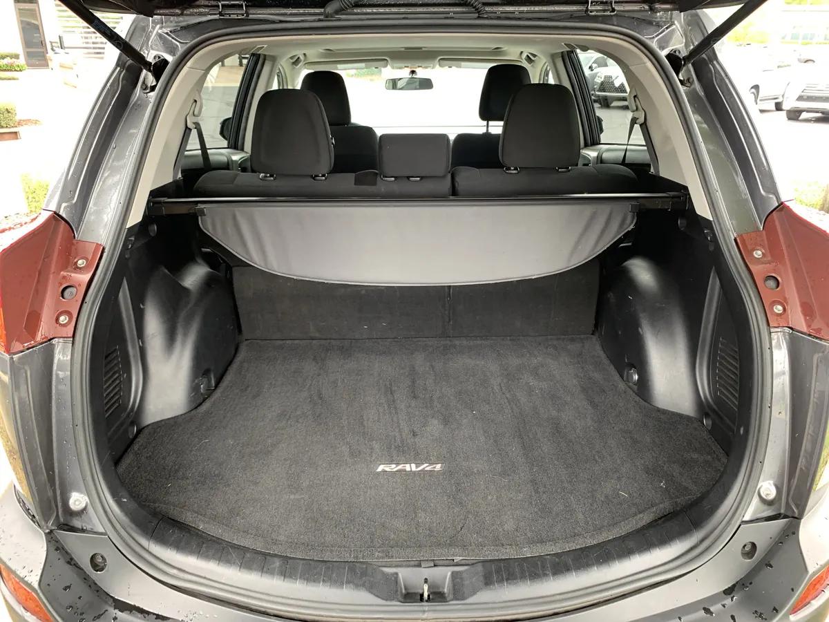 2013 Toyota RAV4 XLE thumbnail 33