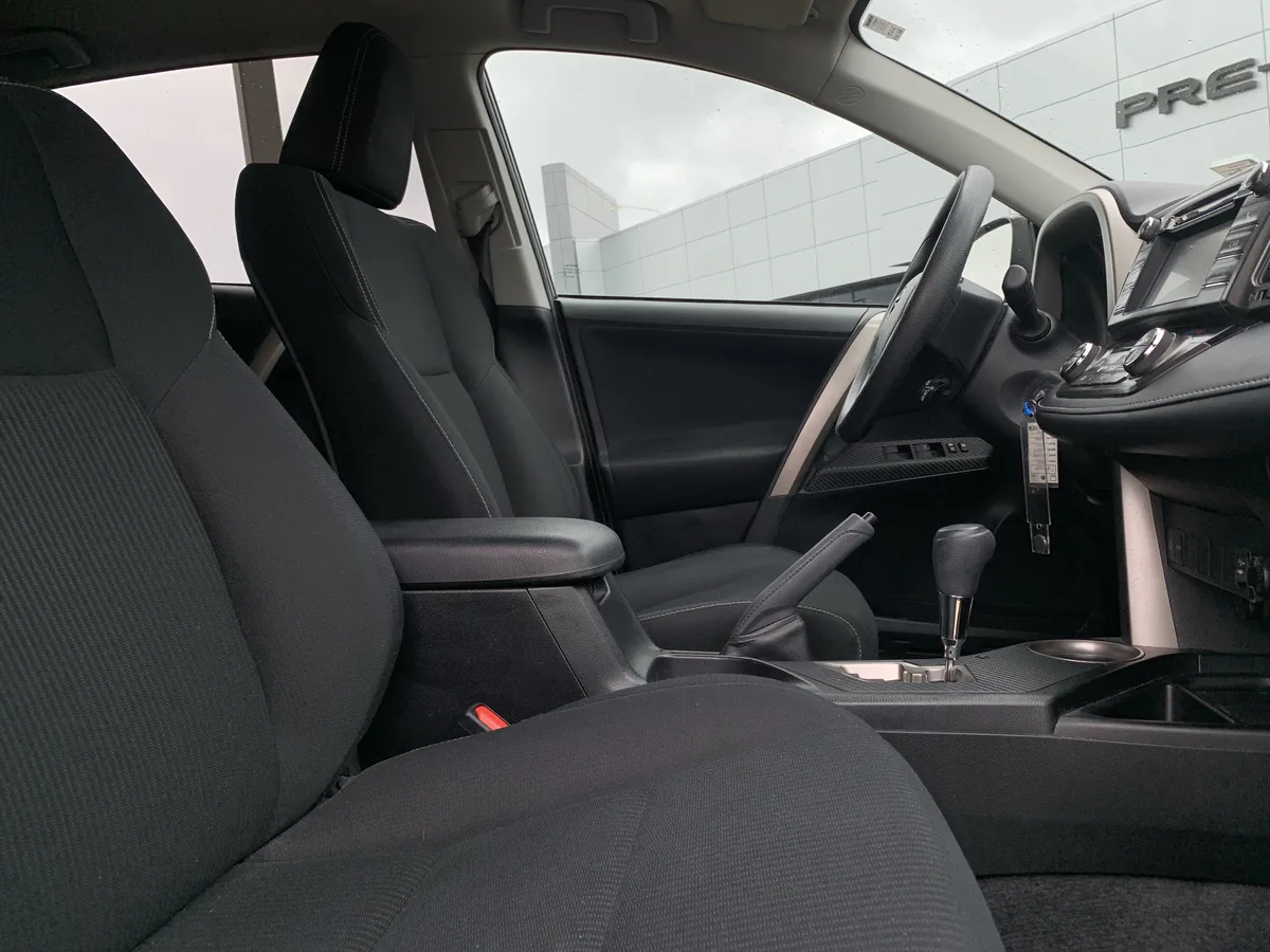 2013 Toyota RAV4 XLE thumbnail 34