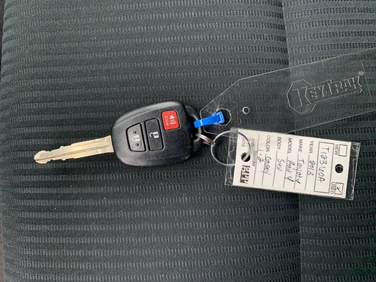 2013 Toyota RAV4 XLE thumbnail 36