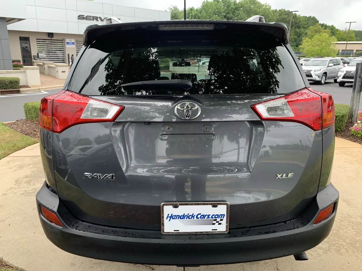 2013 Toyota RAV4 XLE thumbnail 8