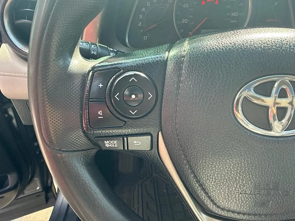 2013 Toyota RAV4 XLE thumbnail 10