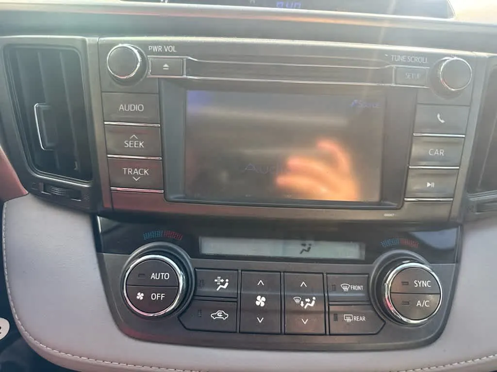 2013 Toyota RAV4 XLE thumbnail 12