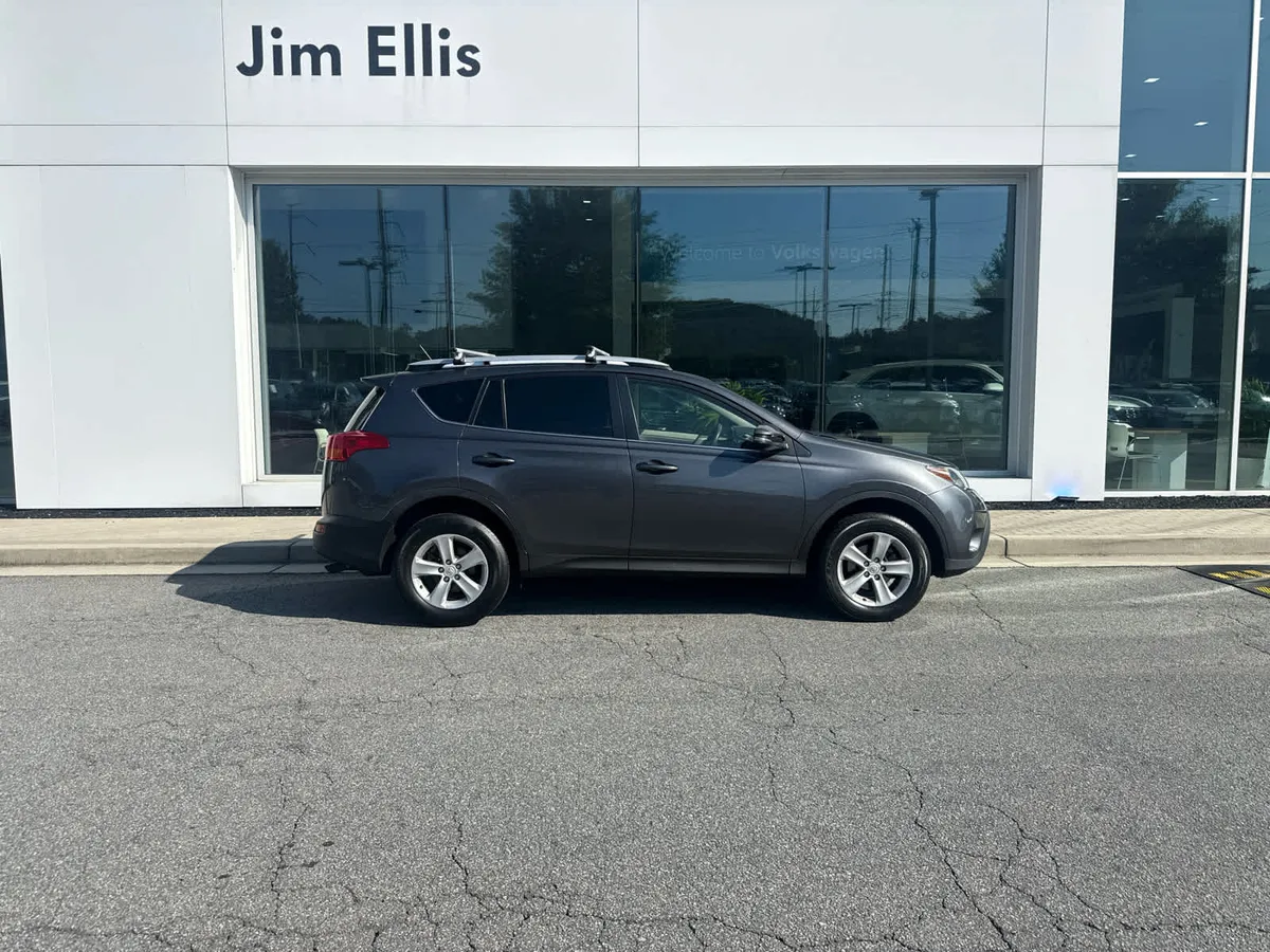 2013 Toyota RAV4 XLE thumbnail 17