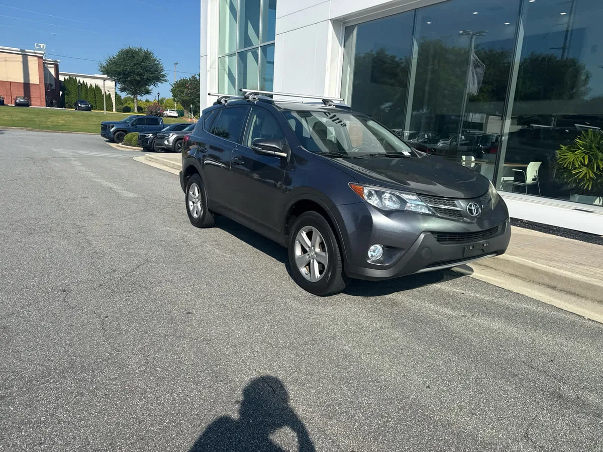 2013 Toyota RAV4 XLE thumbnail 19