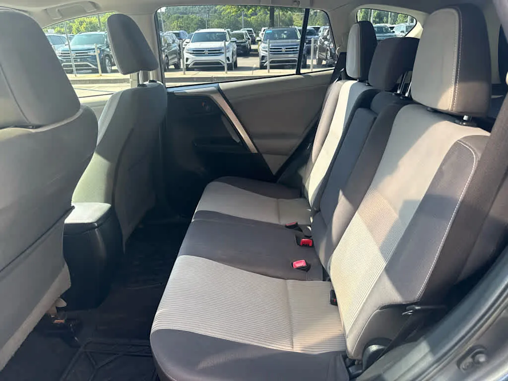 2013 Toyota RAV4 XLE thumbnail 22