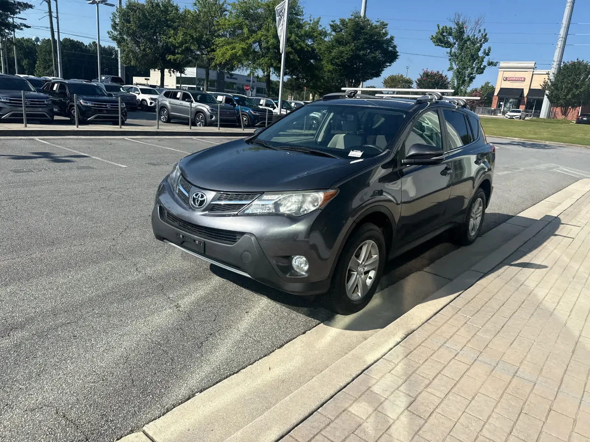 2013 Toyota RAV4 XLE thumbnail 23