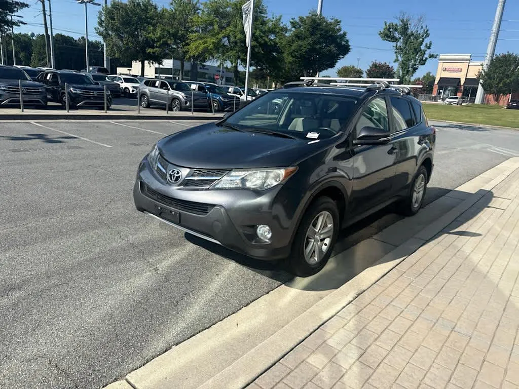 2013 Toyota RAV4 XLE thumbnail 4